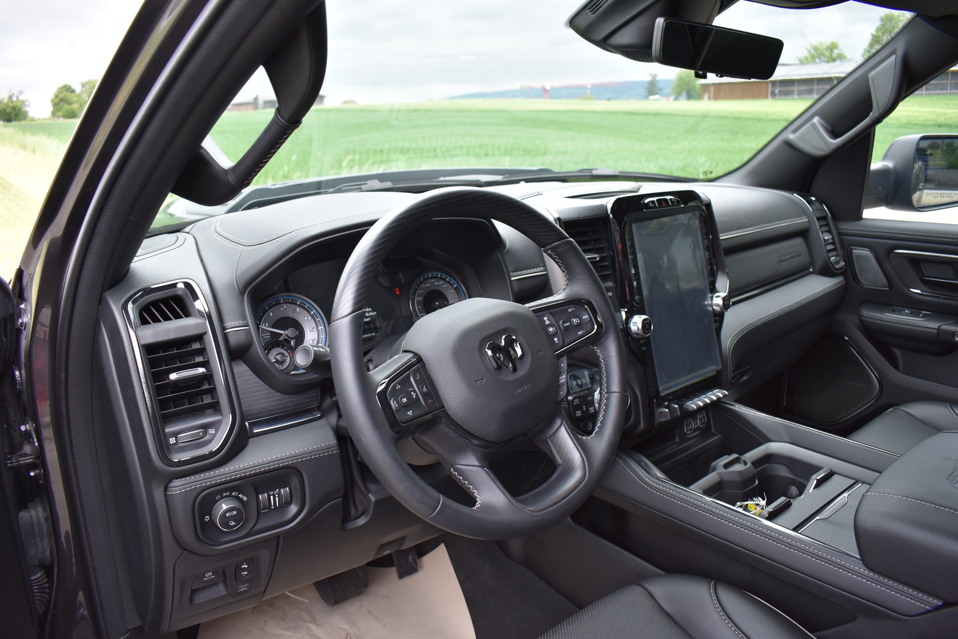 DODGE Ram 1500 Crew Cab Limited-image-10