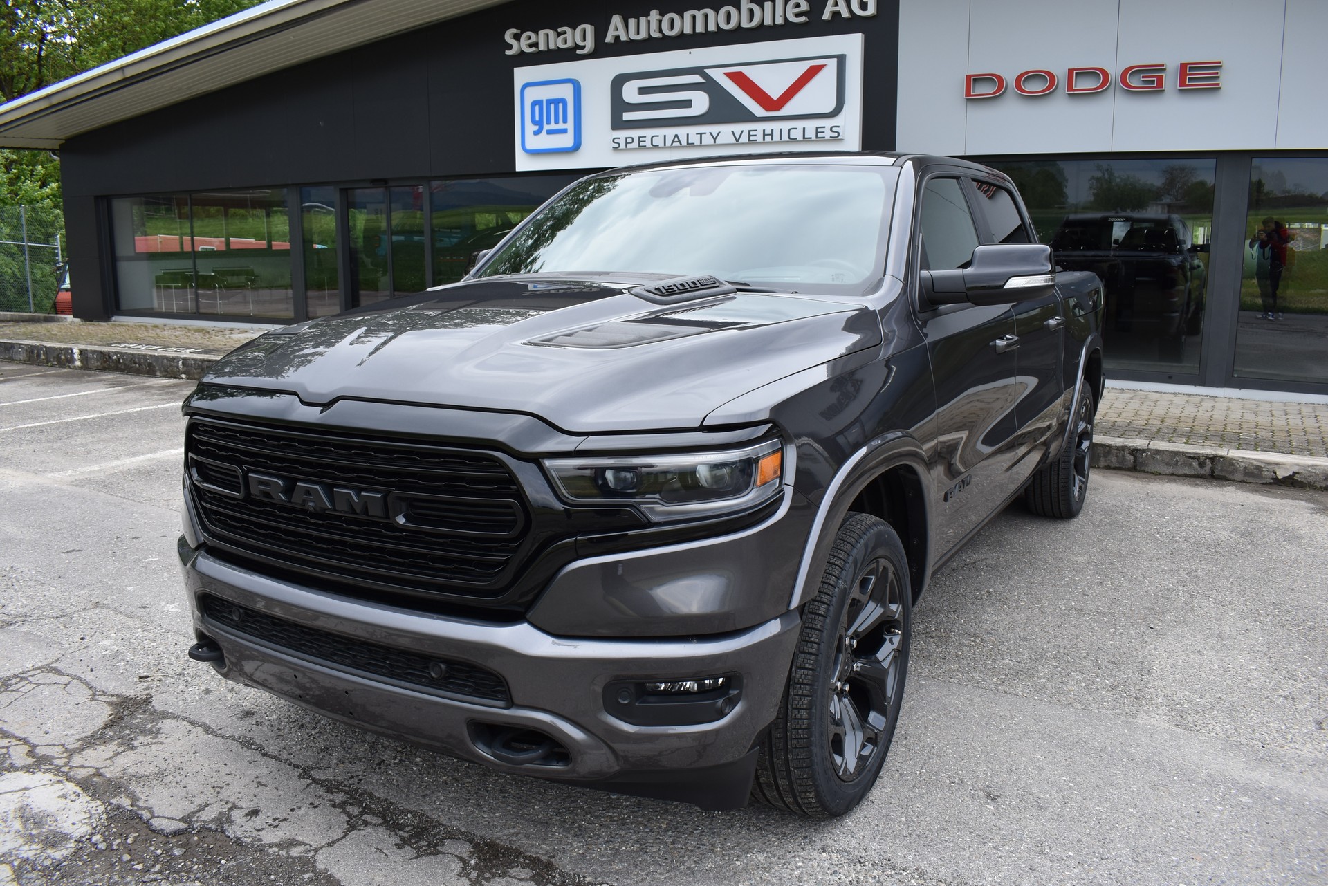 DODGE Ram 1500 Crew Cab Limited-image-1