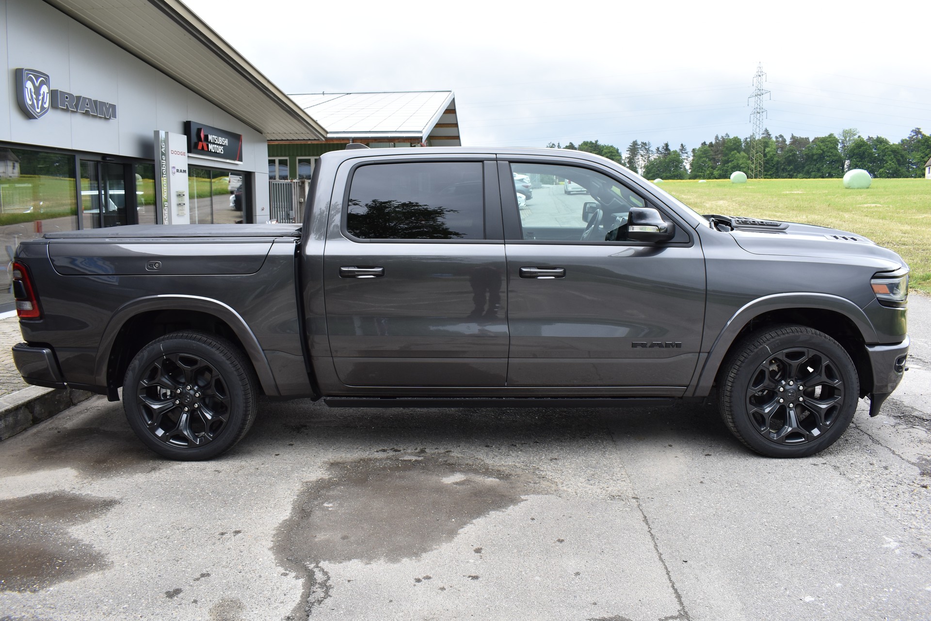 DODGE Ram 1500 Crew Cab Limited-image-3