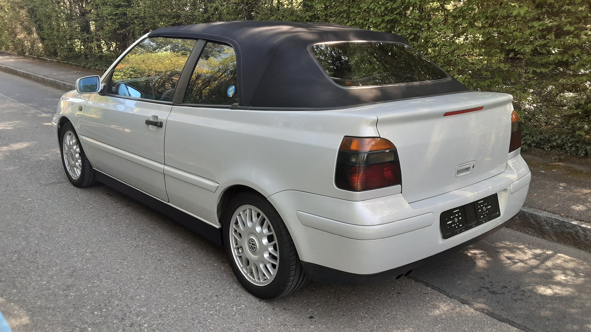 VW Golf Cabriolet 2000 Highline-image-12