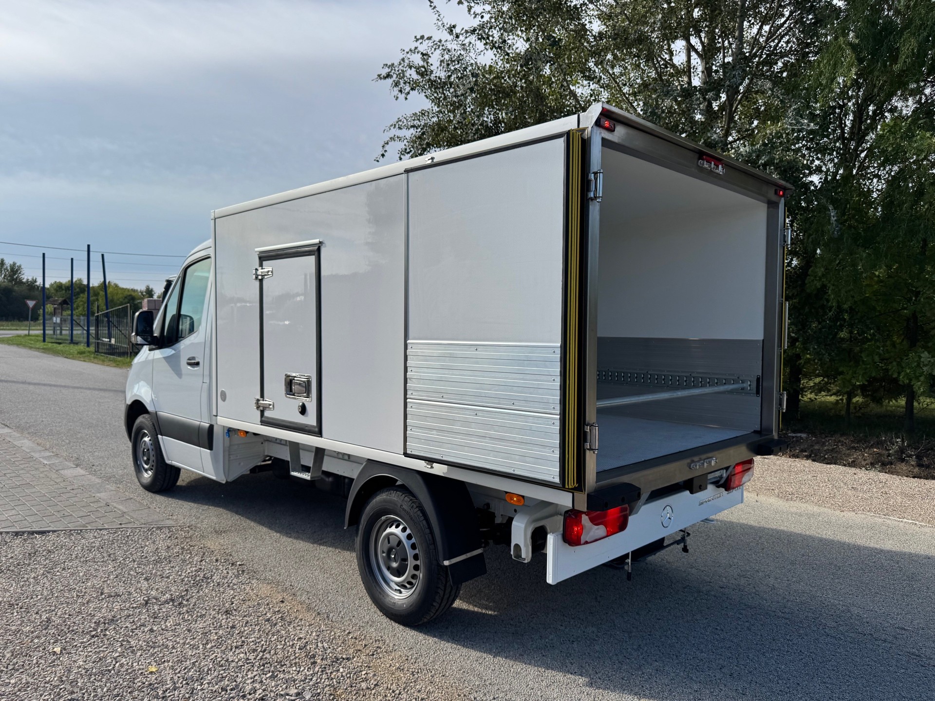 MERCEDES-BENZ 317 CDI Automat mit Kühlkoffer 20 Grad Speziell für Döner !!!!-image-14