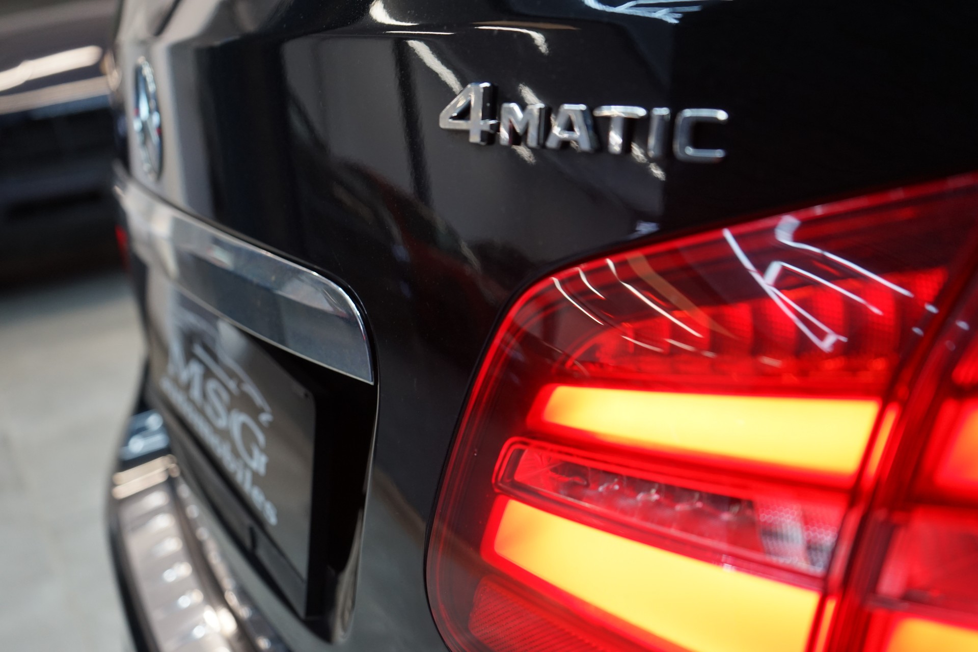 MERCEDES-BENZ B 220 AMG Line 4Matic 7G-DCT-image-3