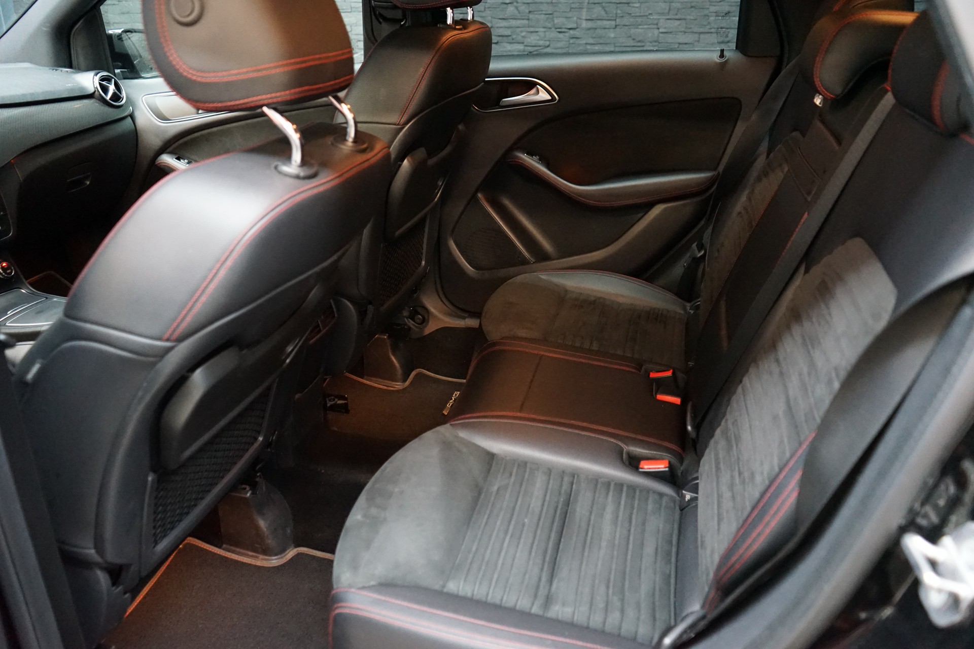 MERCEDES-BENZ B 220 AMG Line 4Matic 7G-DCT-image-7