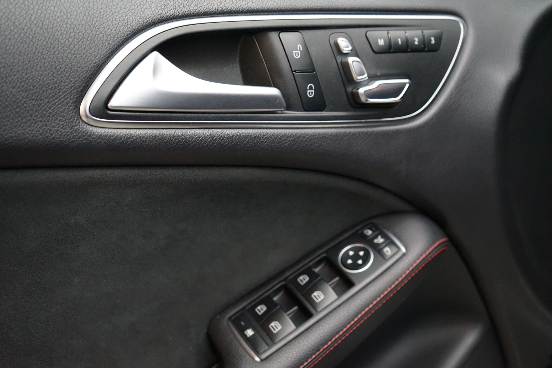 MERCEDES-BENZ B 220 AMG Line 4Matic 7G-DCT-image-14
