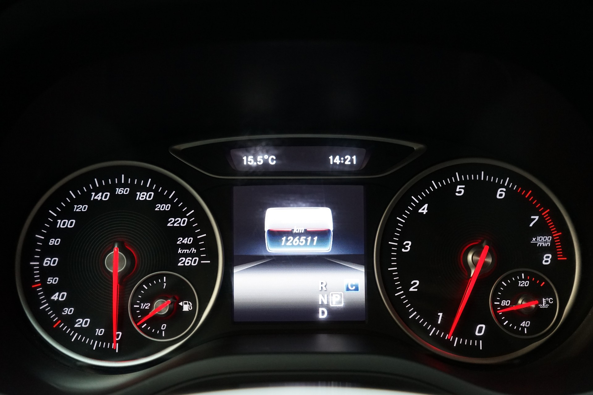 MERCEDES-BENZ B 220 AMG Line 4Matic 7G-DCT-image-11