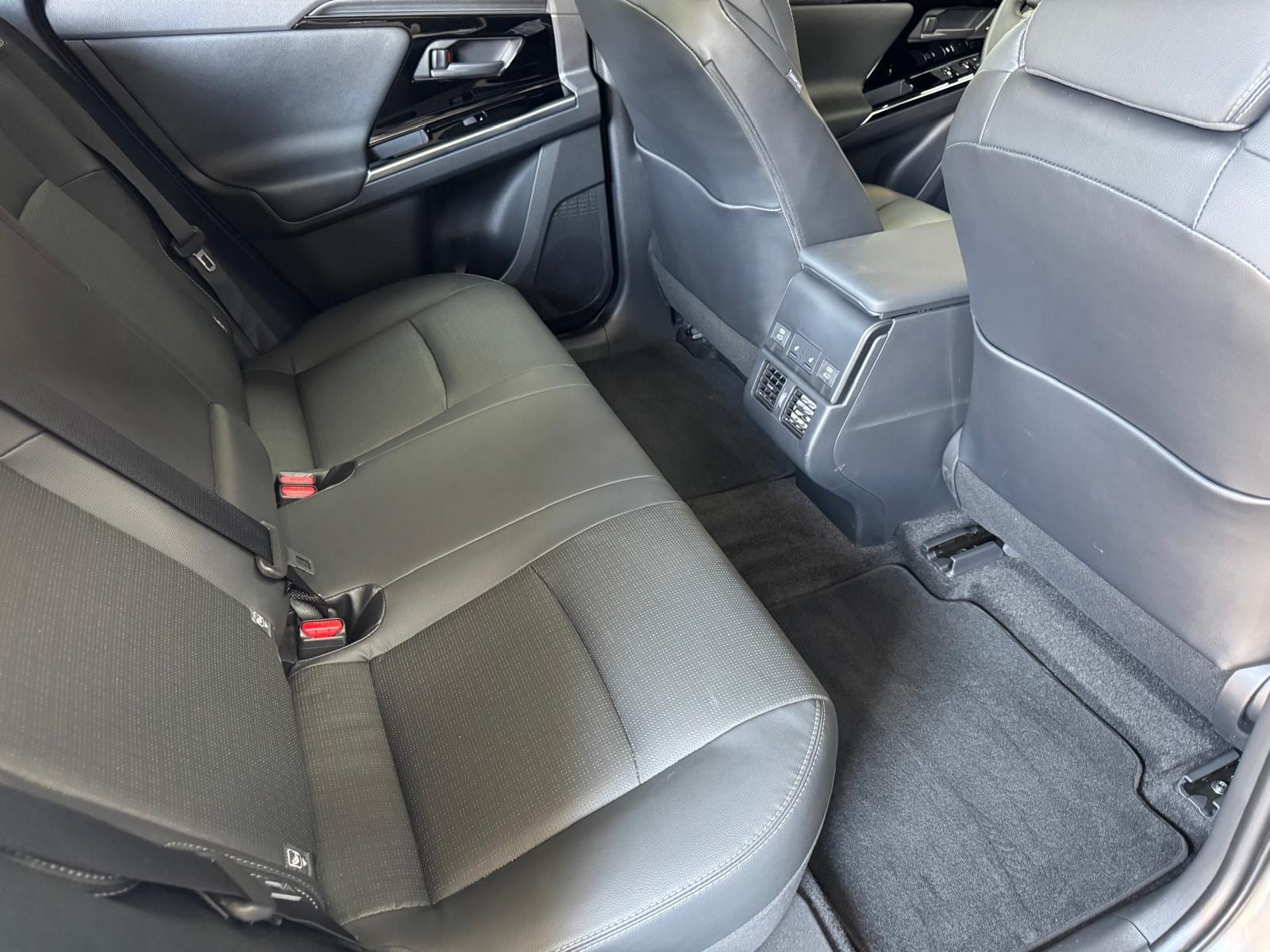 TOYOTA bZ4X Premium 71,4 kWh 4WD-image-13