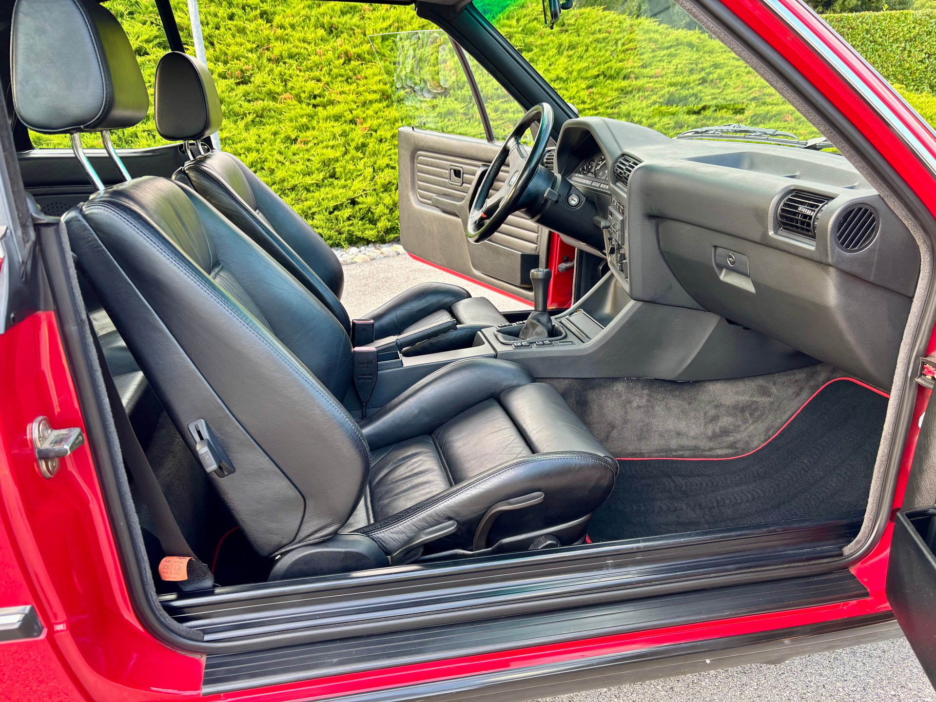 BMW E30 325i cabrio Veteranenfahrzeug-image-14