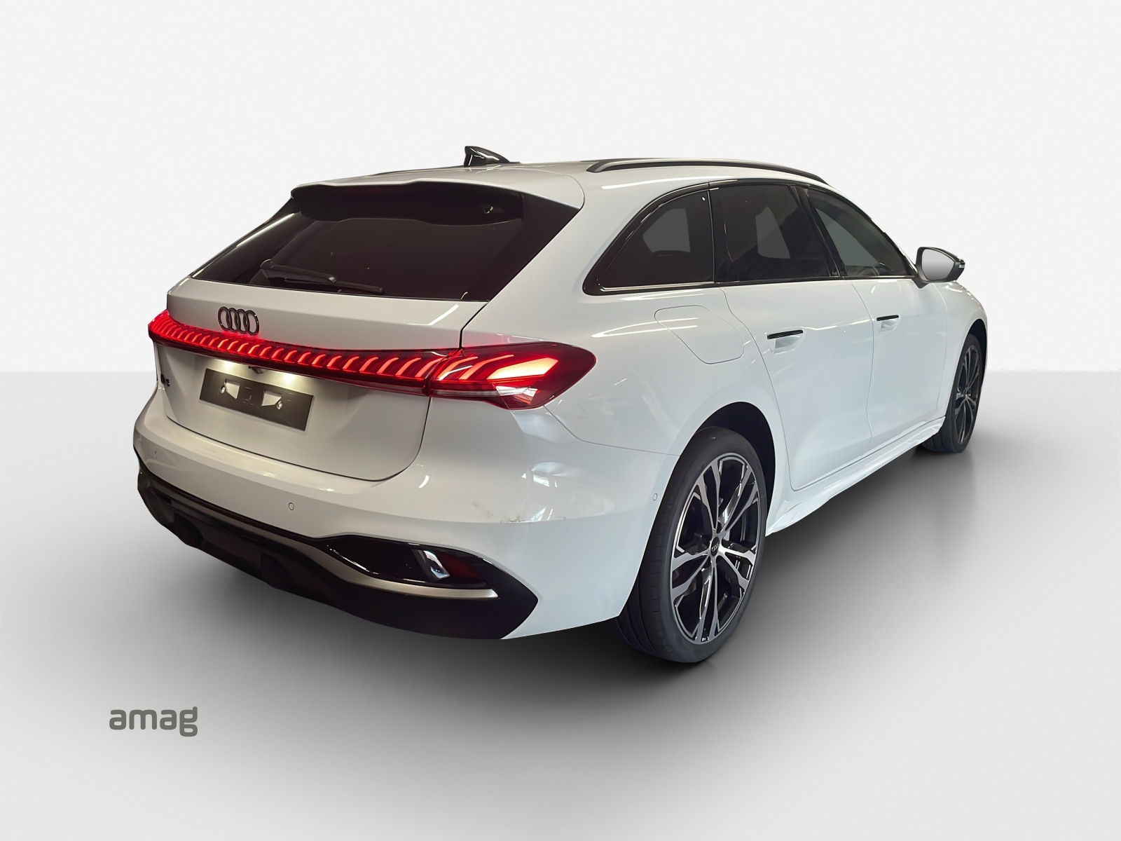 AUDI A5 Avant TDI quattro 150 kW Attraction S tronic-image-4