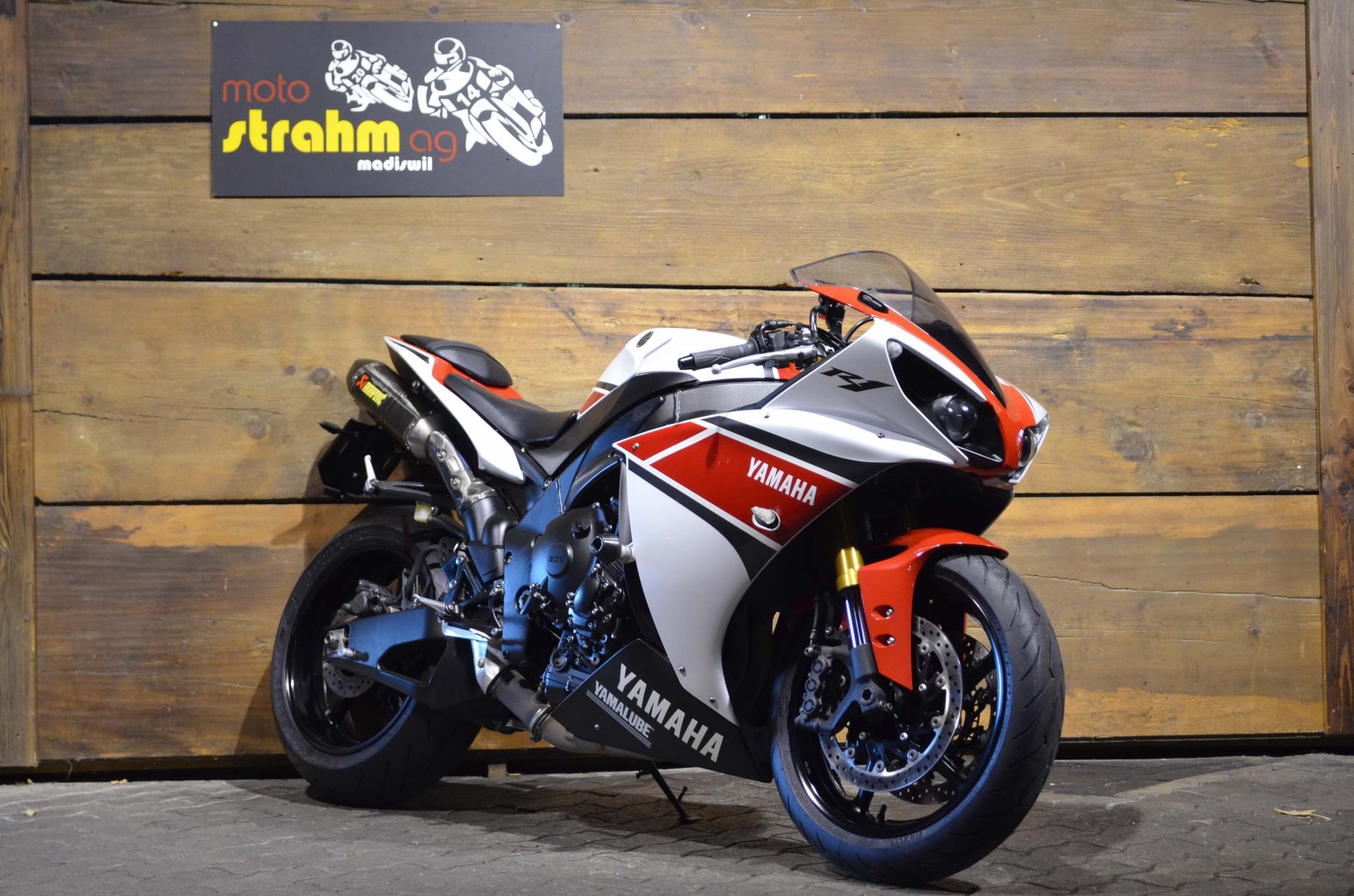 YAMAHA YZF-R1