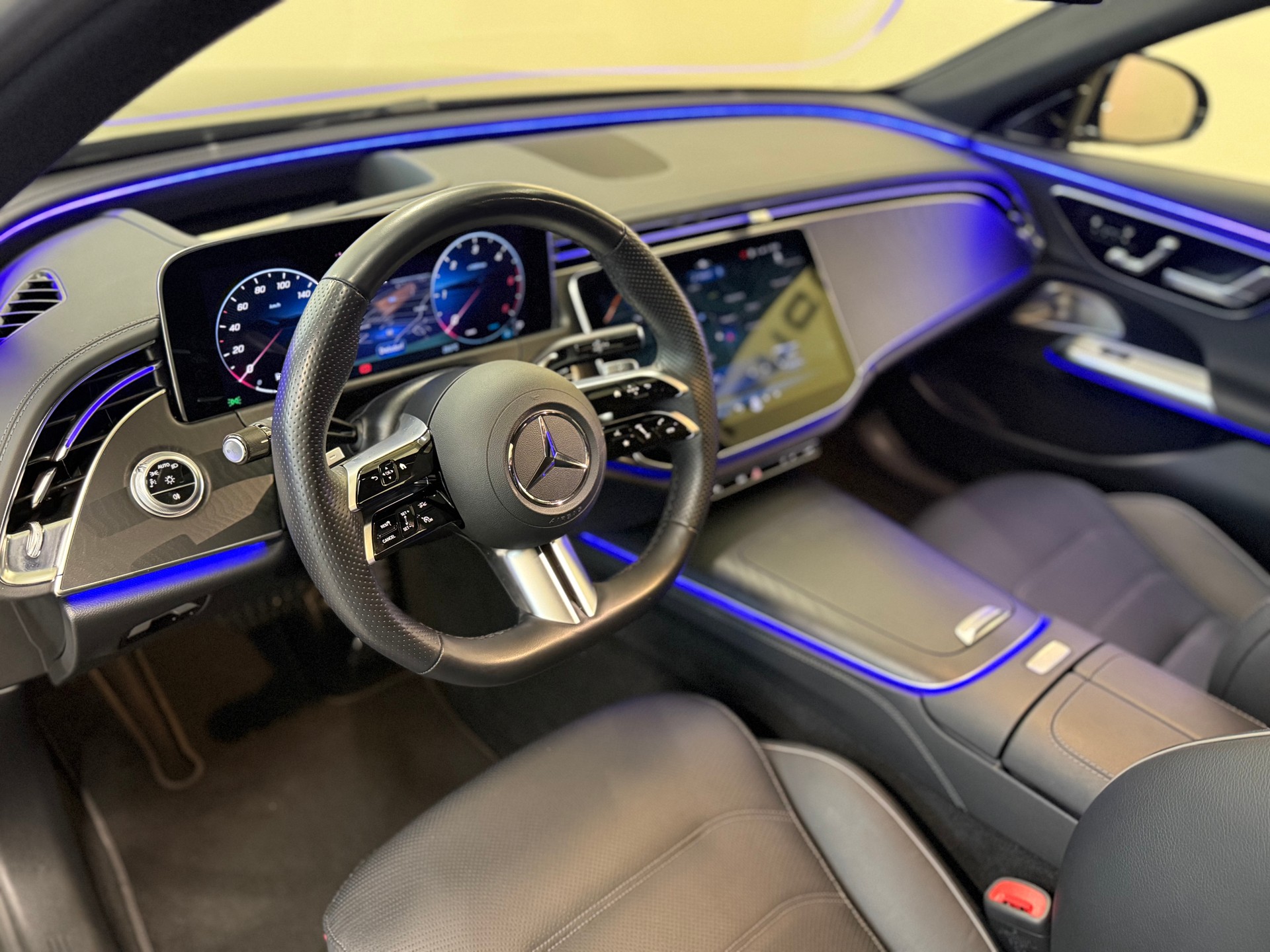 MERCEDES-BENZ E 450 d 4Matic 9G-Tronic AMG Line-image-16