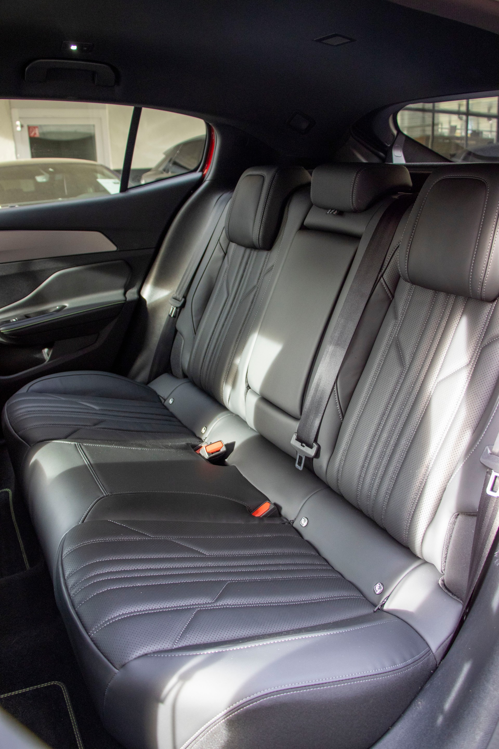PEUGEOT 408 1.2 PureTech GT EAT8-image-4