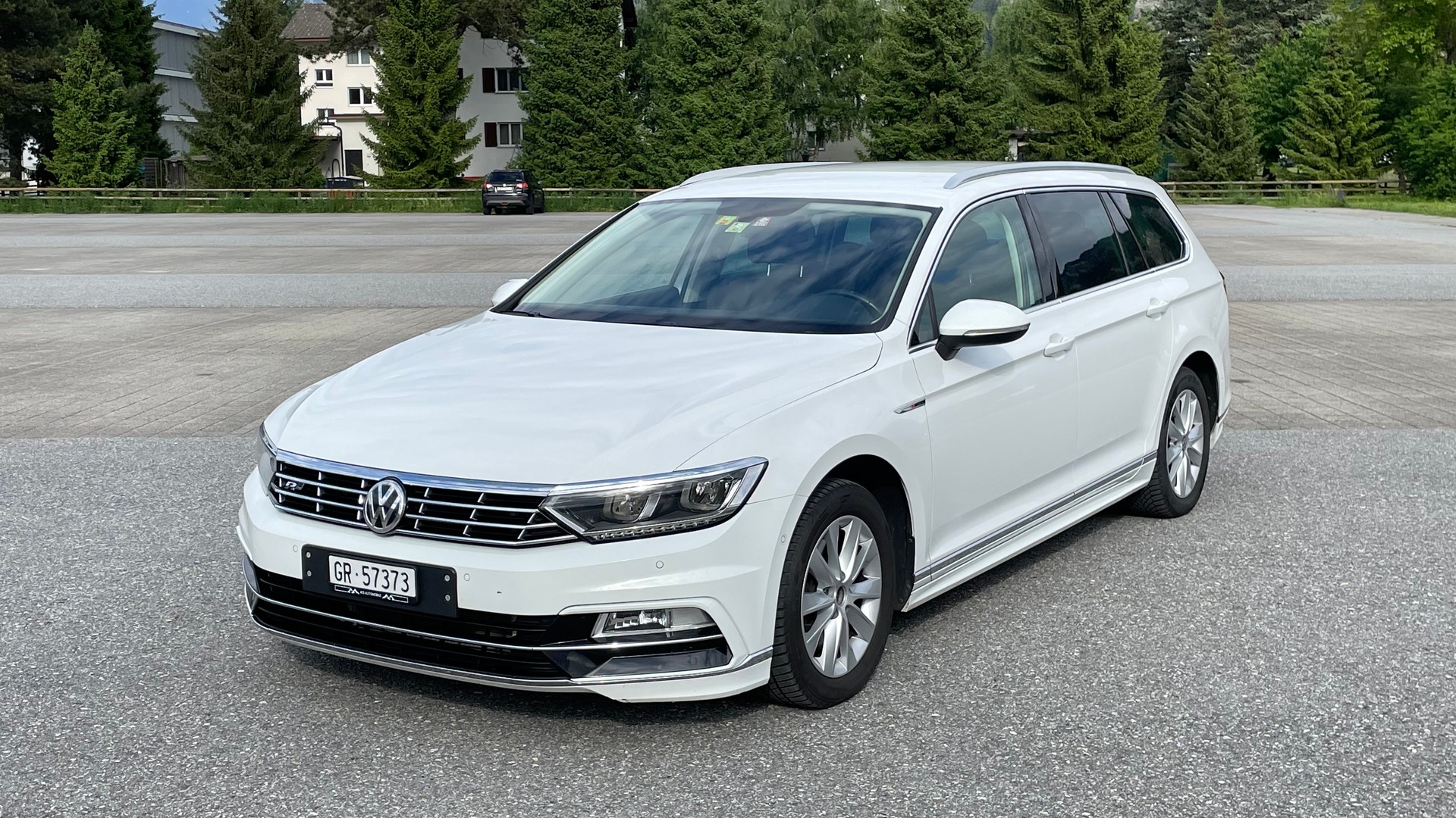 VW Passat Variant 2.0 TDI BMT Sport DSG 4Motion-image-0