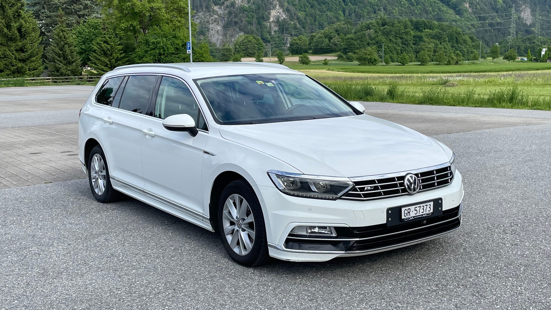 VW Passat Variant 2.0 TDI BMT Sport DSG 4Motion-image-4