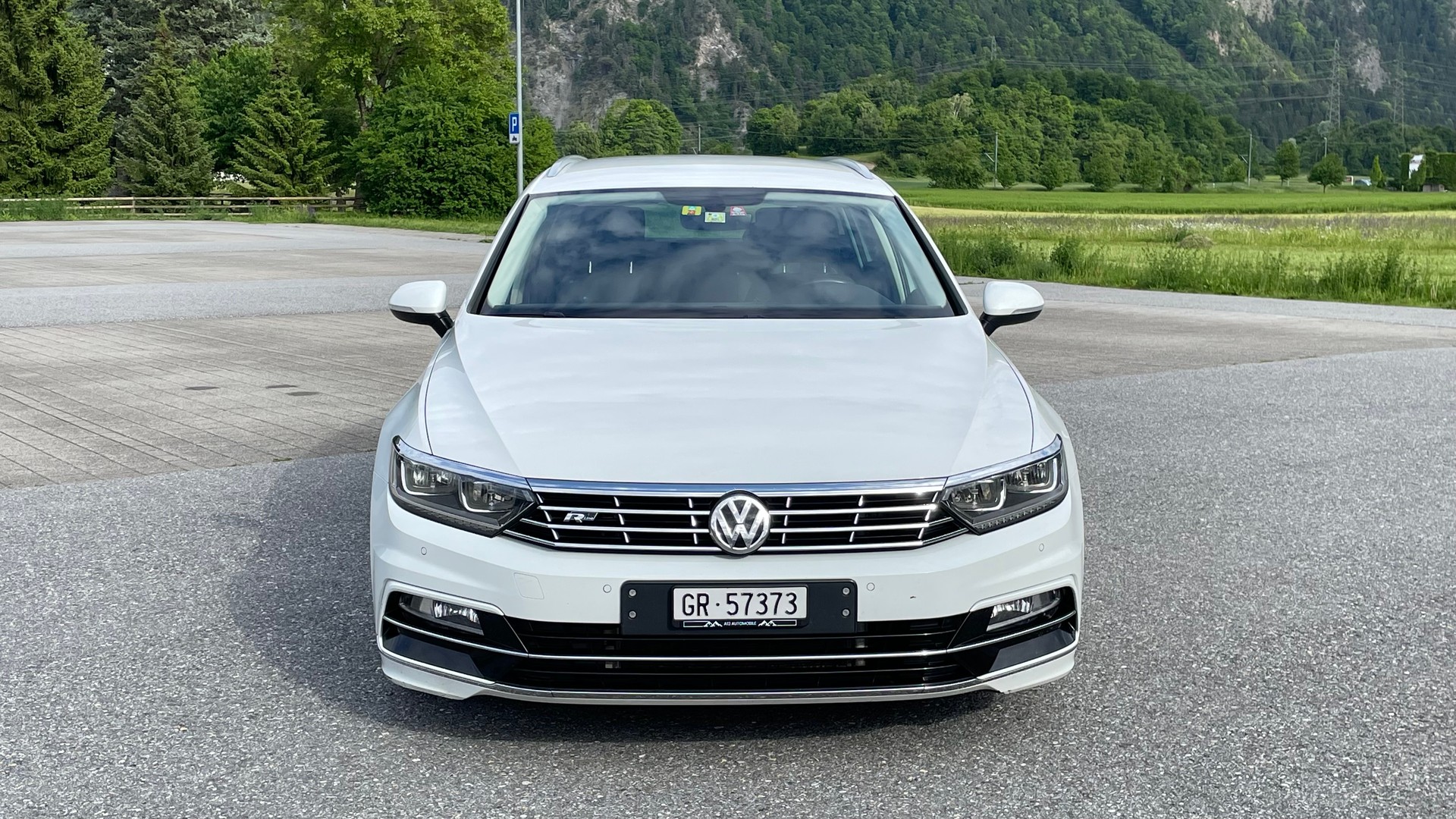 VW Passat Variant 2.0 TDI BMT Sport DSG 4Motion-image-1