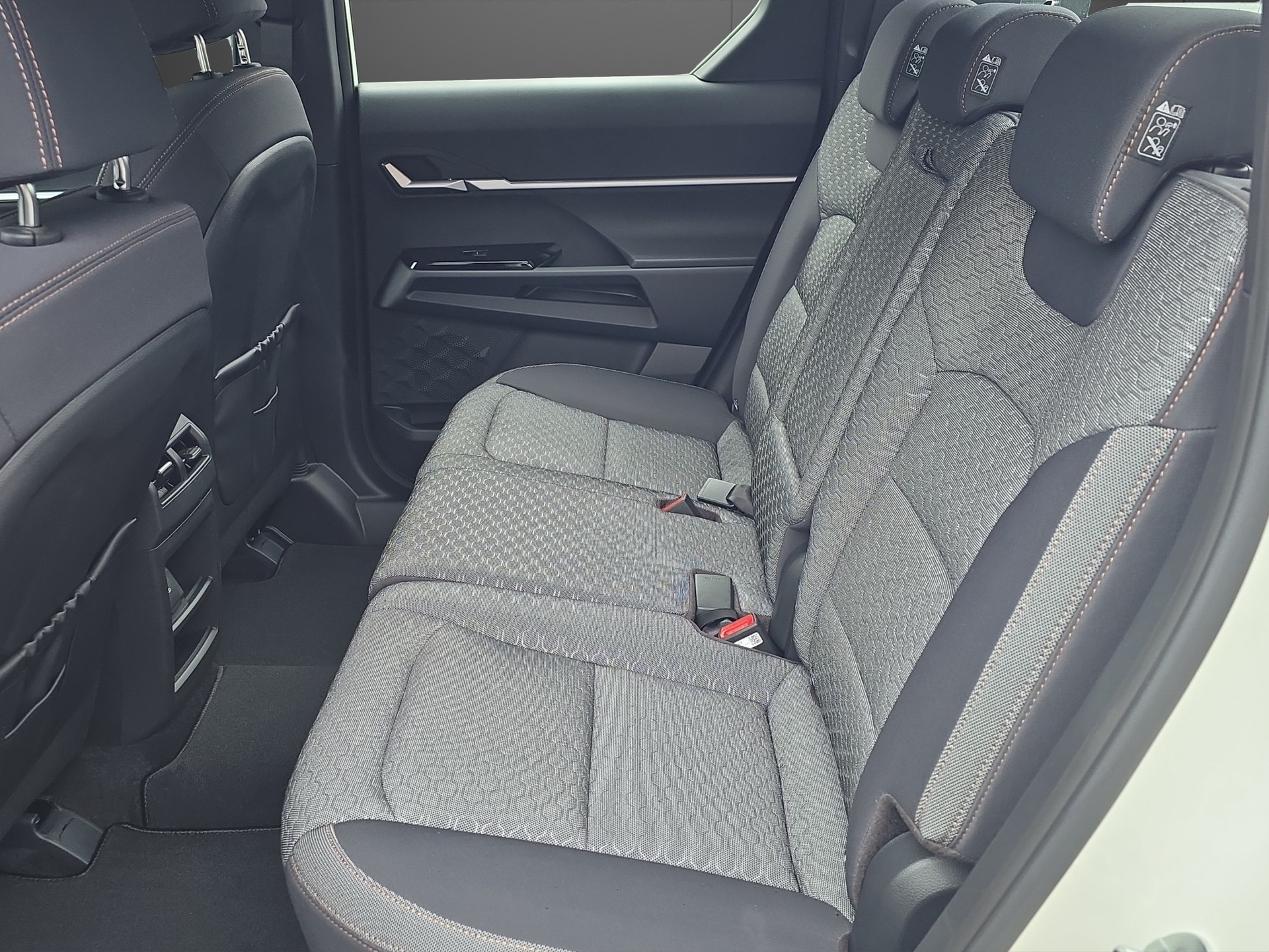 KGM-SsangYong Musso 80,6 kWh Bronze 4WD-image-11
