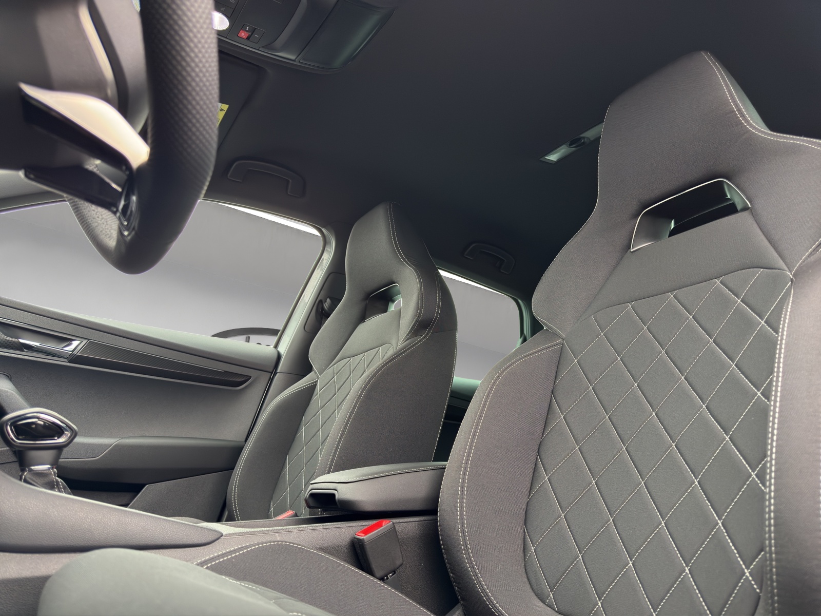 SKODA Karoq 1.5 TSI SportLine DSG-image-15