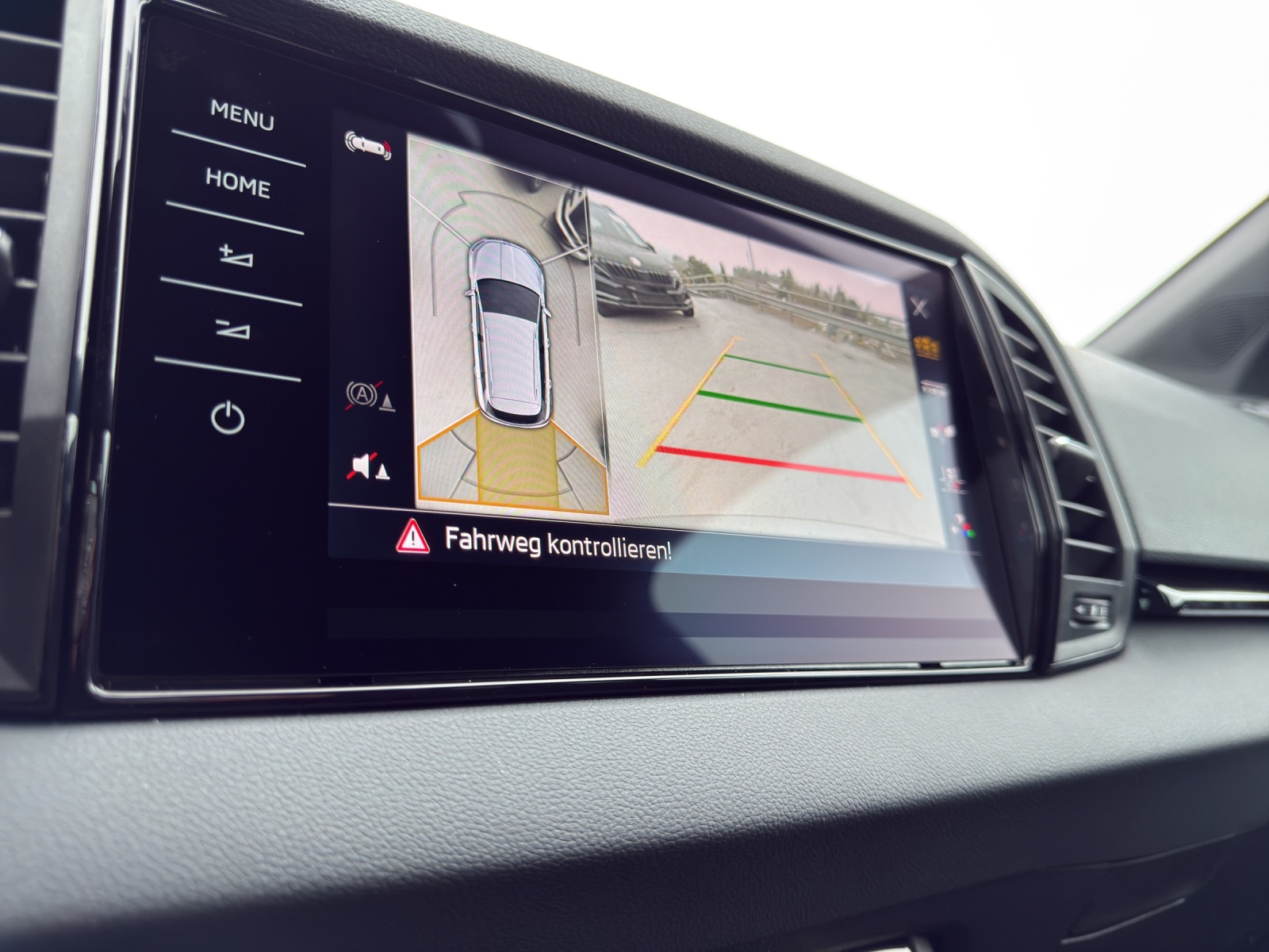SKODA Karoq 1.5 TSI SportLine DSG-image-12