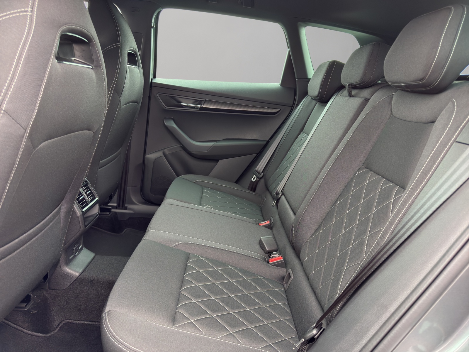 SKODA Karoq 1.5 TSI SportLine DSG-image-16