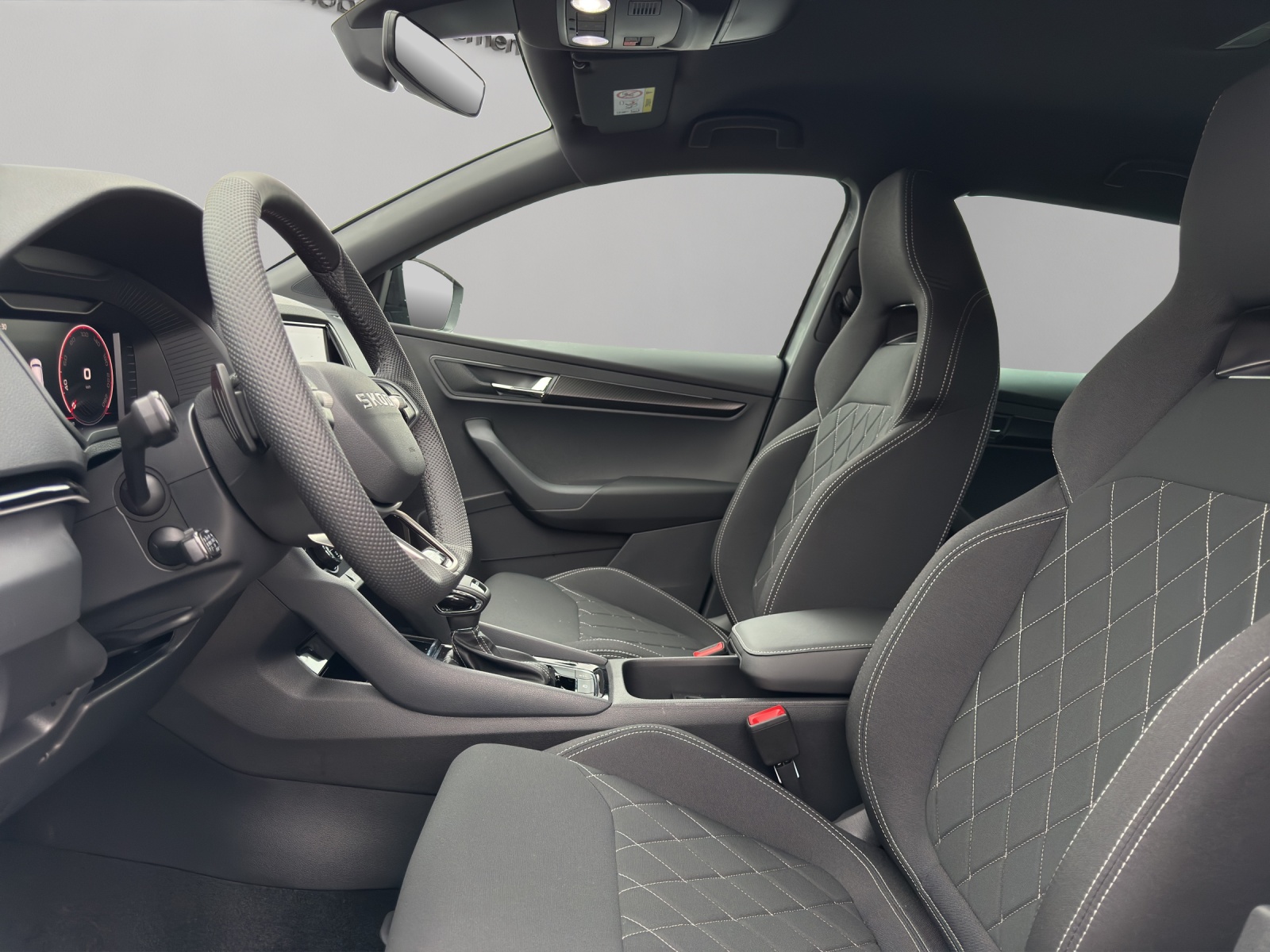 SKODA Karoq 1.5 TSI SportLine DSG-image-8