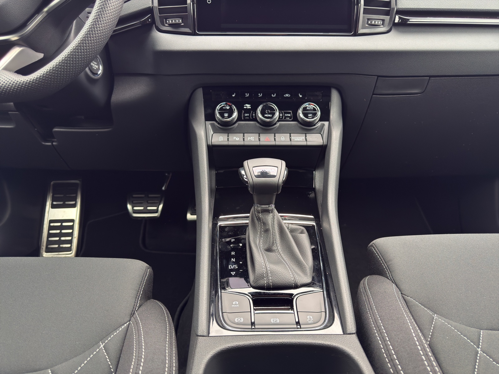 SKODA Karoq 1.5 TSI SportLine DSG-image-11