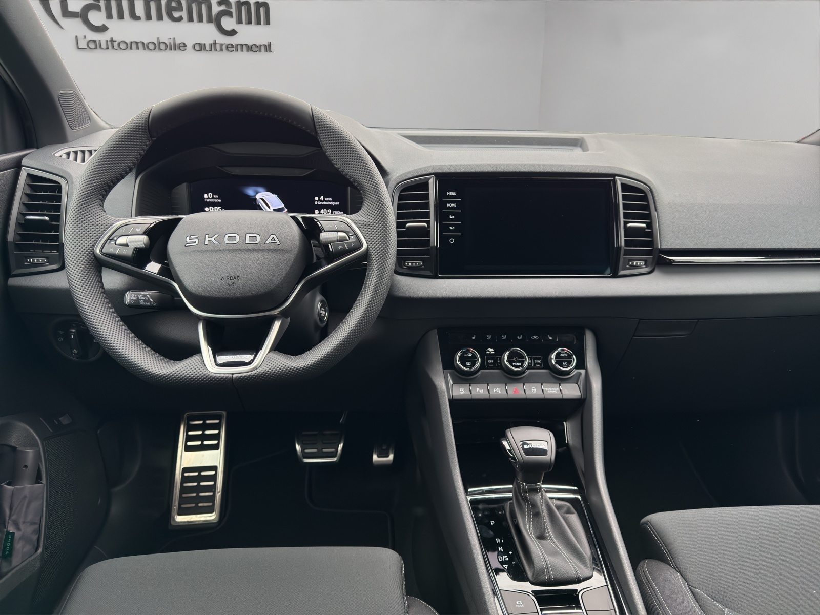 SKODA Karoq 1.5 TSI SportLine DSG-image-9