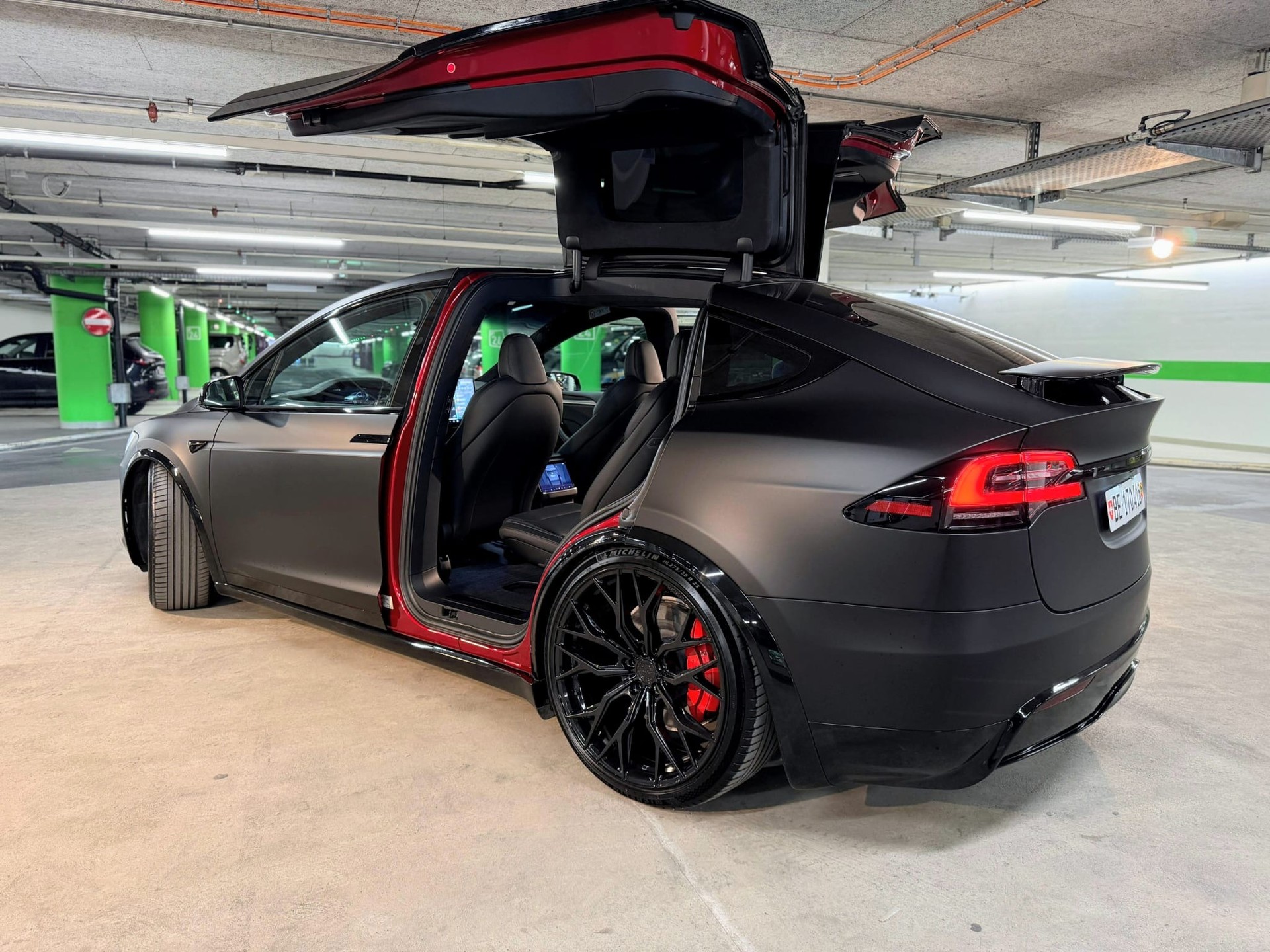 TESLA MODEL X Plaid Einzigartig-image-2