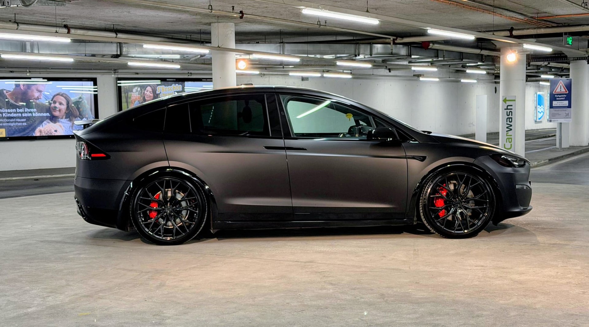 TESLA MODEL X Plaid Einzigartig-image-5