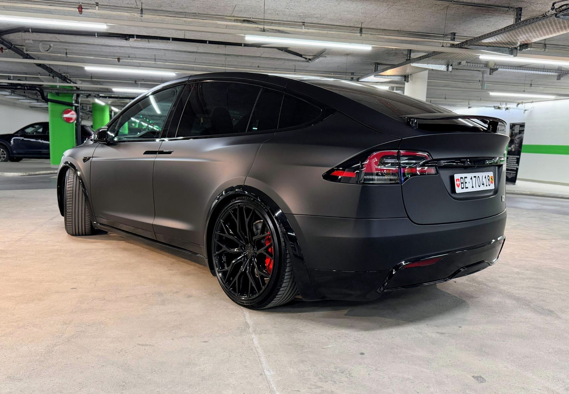 TESLA MODEL X Plaid Einzigartig-image-3