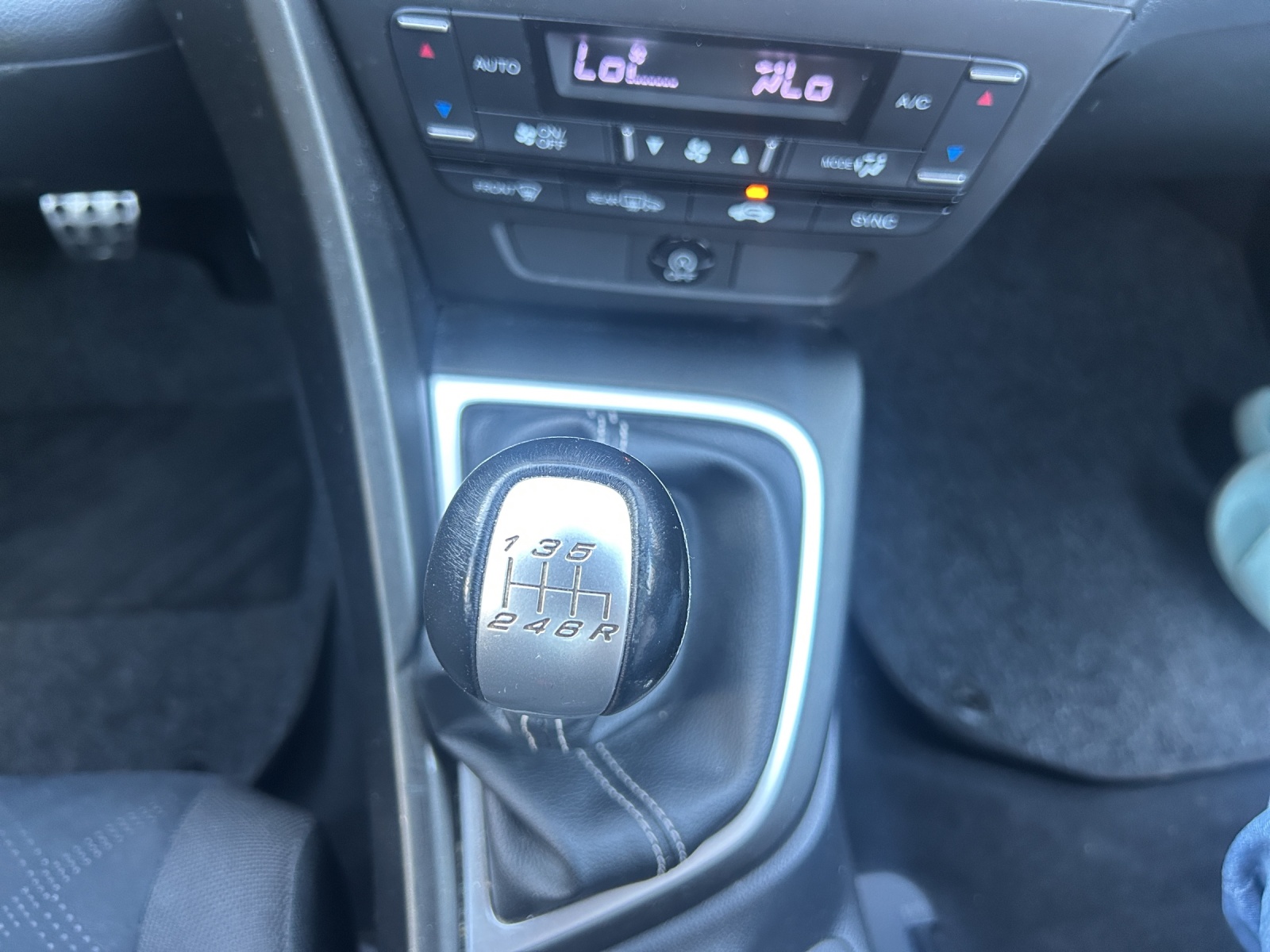 HONDA Civic 2.2i-DTEC Executive-image-12