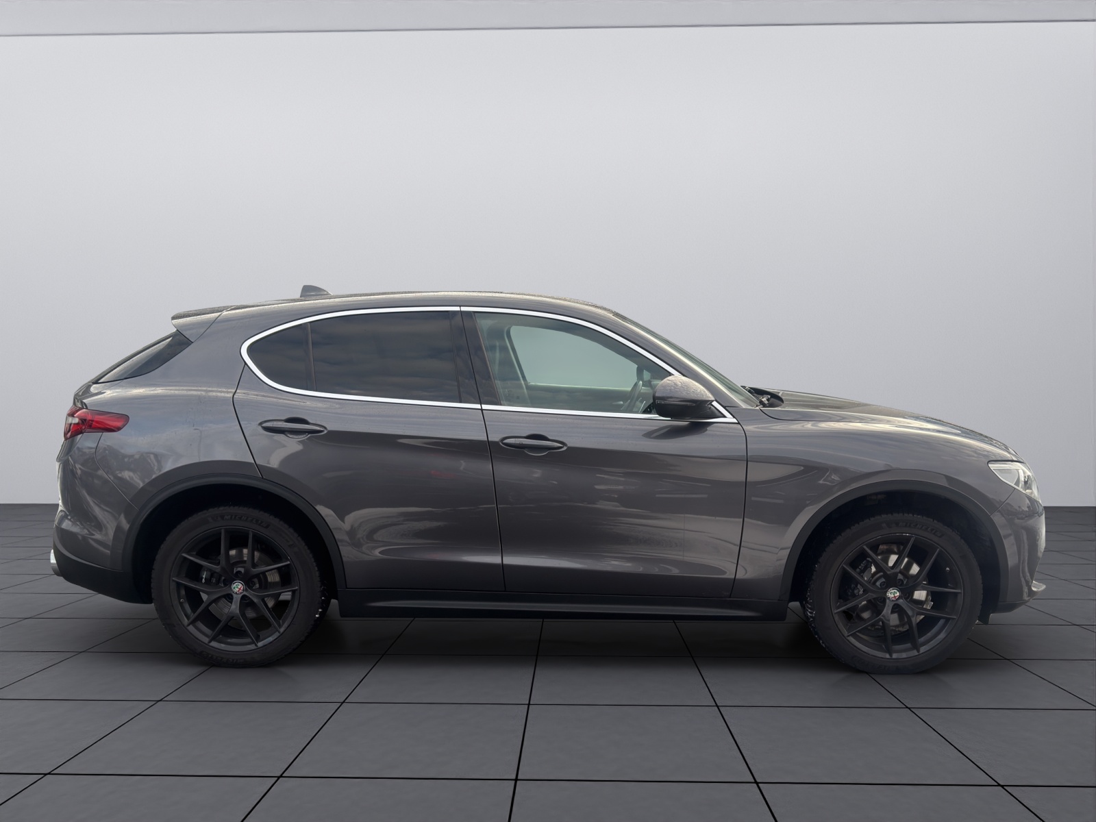 ALFA ROMEO Stelvio 2.0 Q4 280 Executive-showroom-element-3