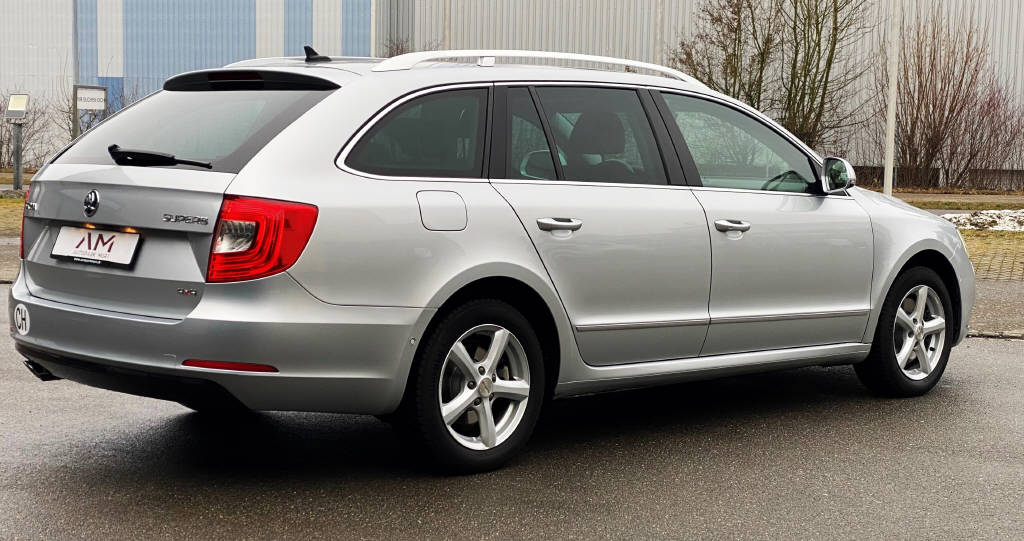 SKODA Superb Combi 2.0 TDI 170 Eleg. 4x4 DSG S/S-image-15