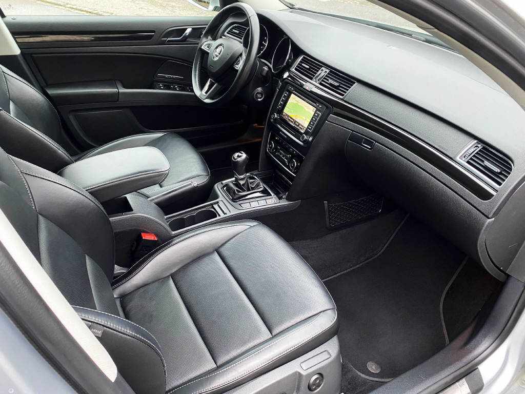 SKODA Superb Combi 2.0 TDI 170 Eleg. 4x4 DSG S/S-image-10