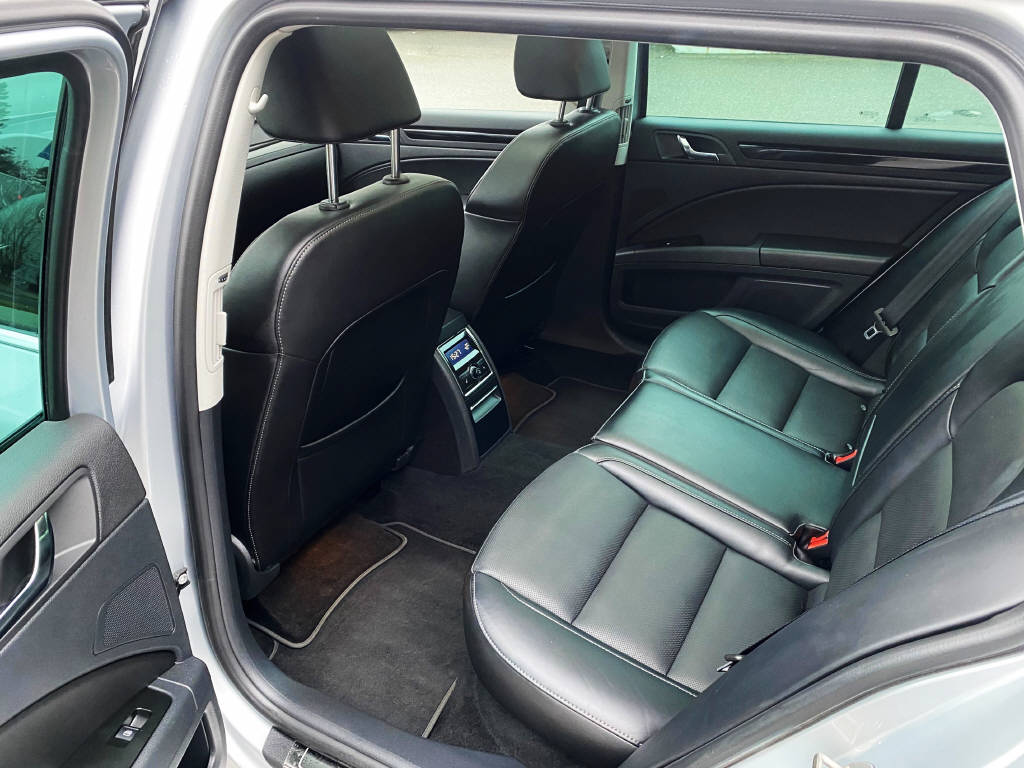 SKODA Superb Combi 2.0 TDI 170 Eleg. 4x4 DSG S/S-image-11