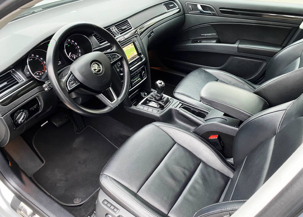 SKODA Superb Combi 2.0 TDI 170 Eleg. 4x4 DSG S/S-image-4