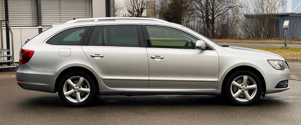 SKODA Superb Combi 2.0 TDI 170 Eleg. 4x4 DSG S/S-image-3