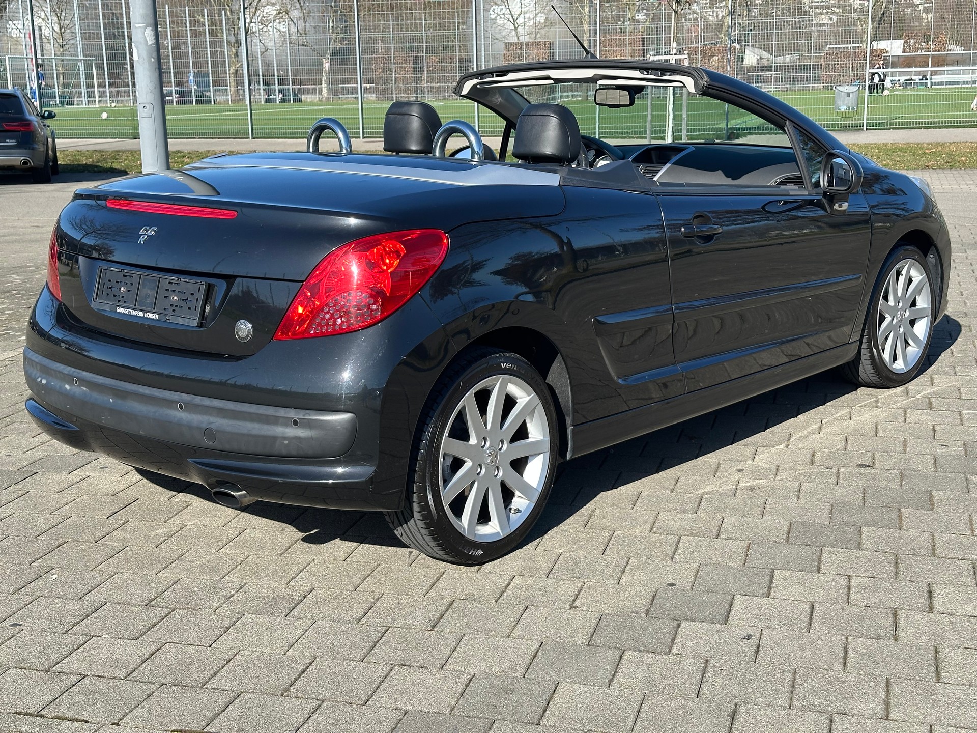 PEUGEOT 207 CC 1.6 16V Turbo Roland Garros Edition-image-4
