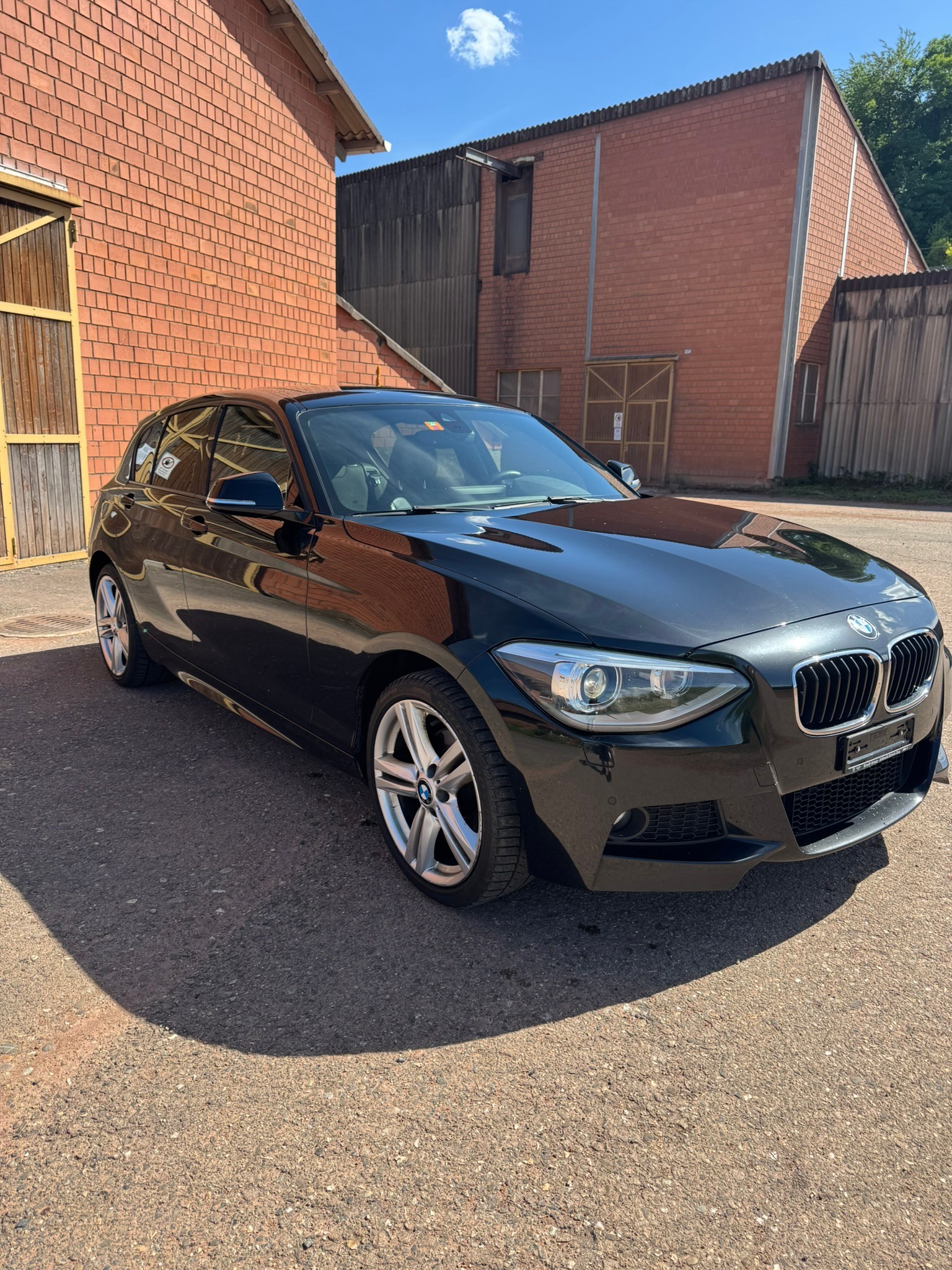 BMW 120d xDrive Sport Line-showroom-element-2