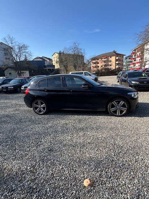 BMW 120d xDrive Sport Line-showroom-element-3