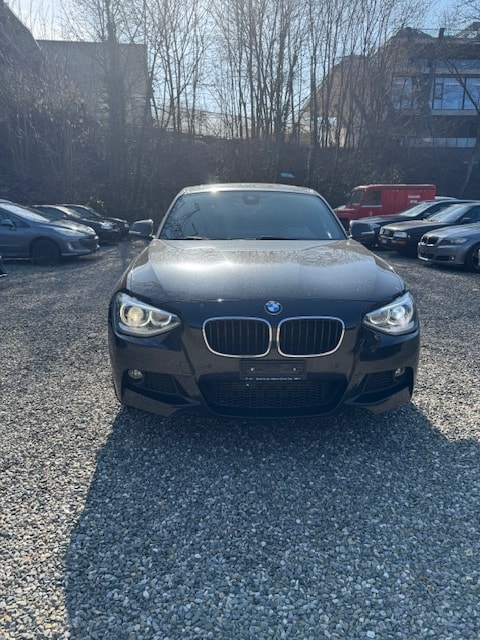 BMW 120d xDrive Sport Line-showroom-element-1