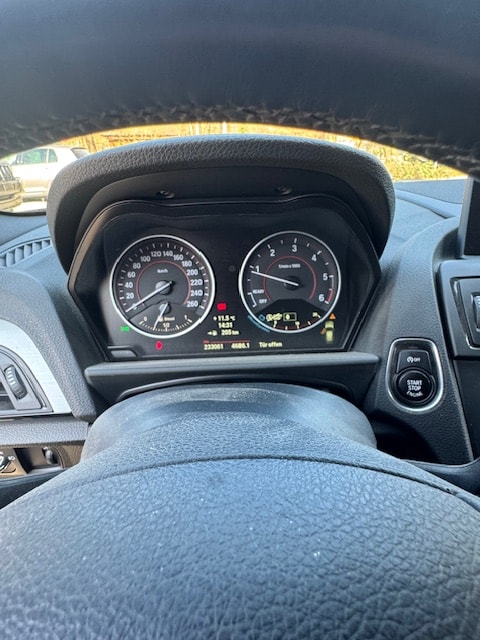 BMW 120d xDrive Sport Line-image-12