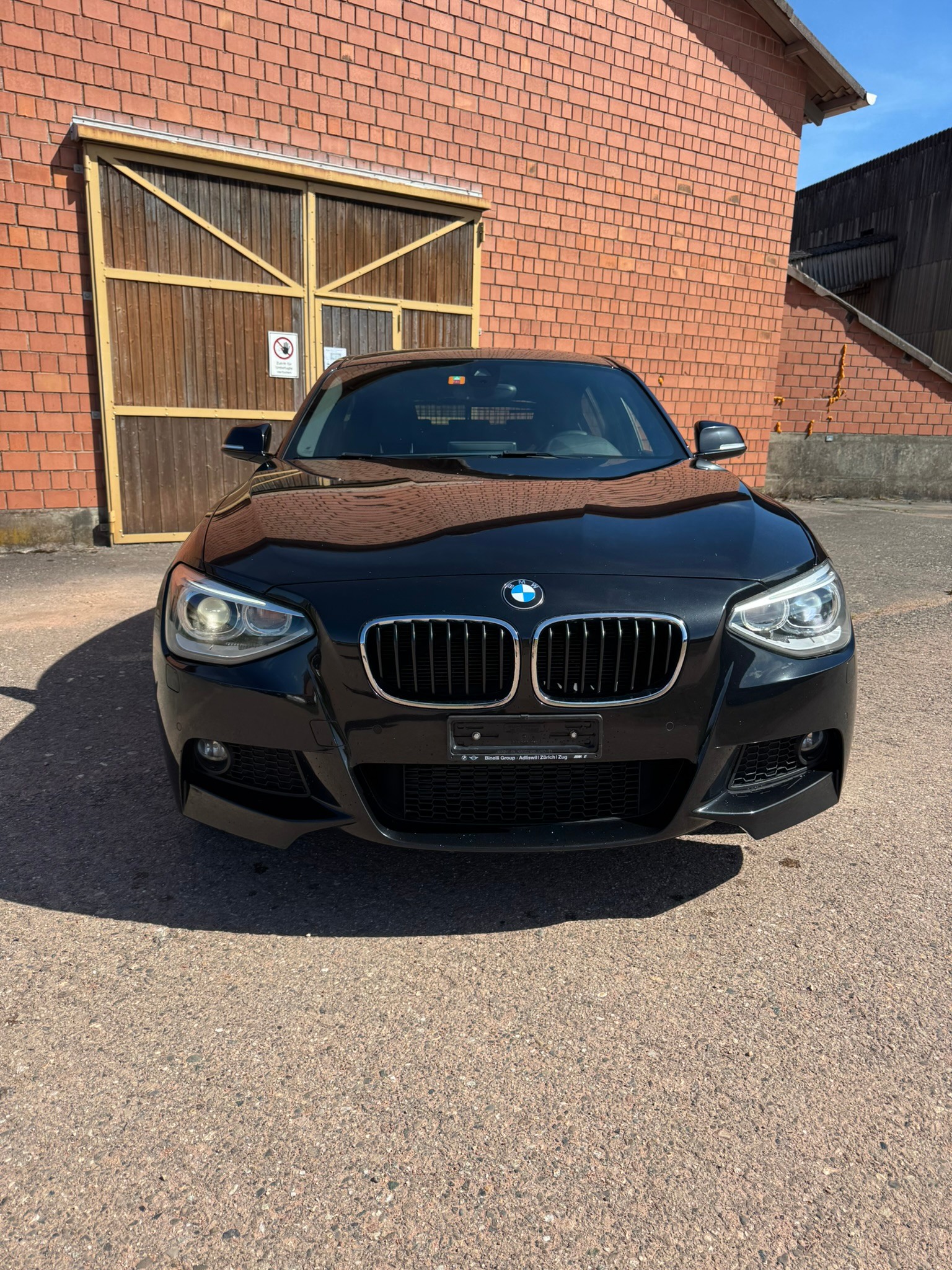 BMW 120d xDrive Sport Line-showroom-element-1