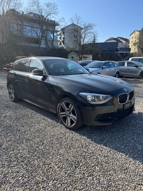 BMW 120d xDrive Sport Line-showroom-element-2