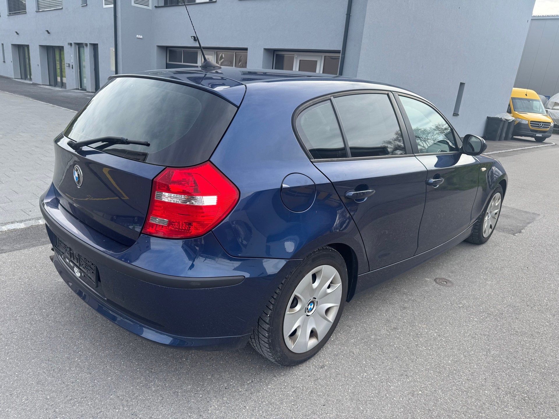 BMW 116i Dynamic Edition-image-8