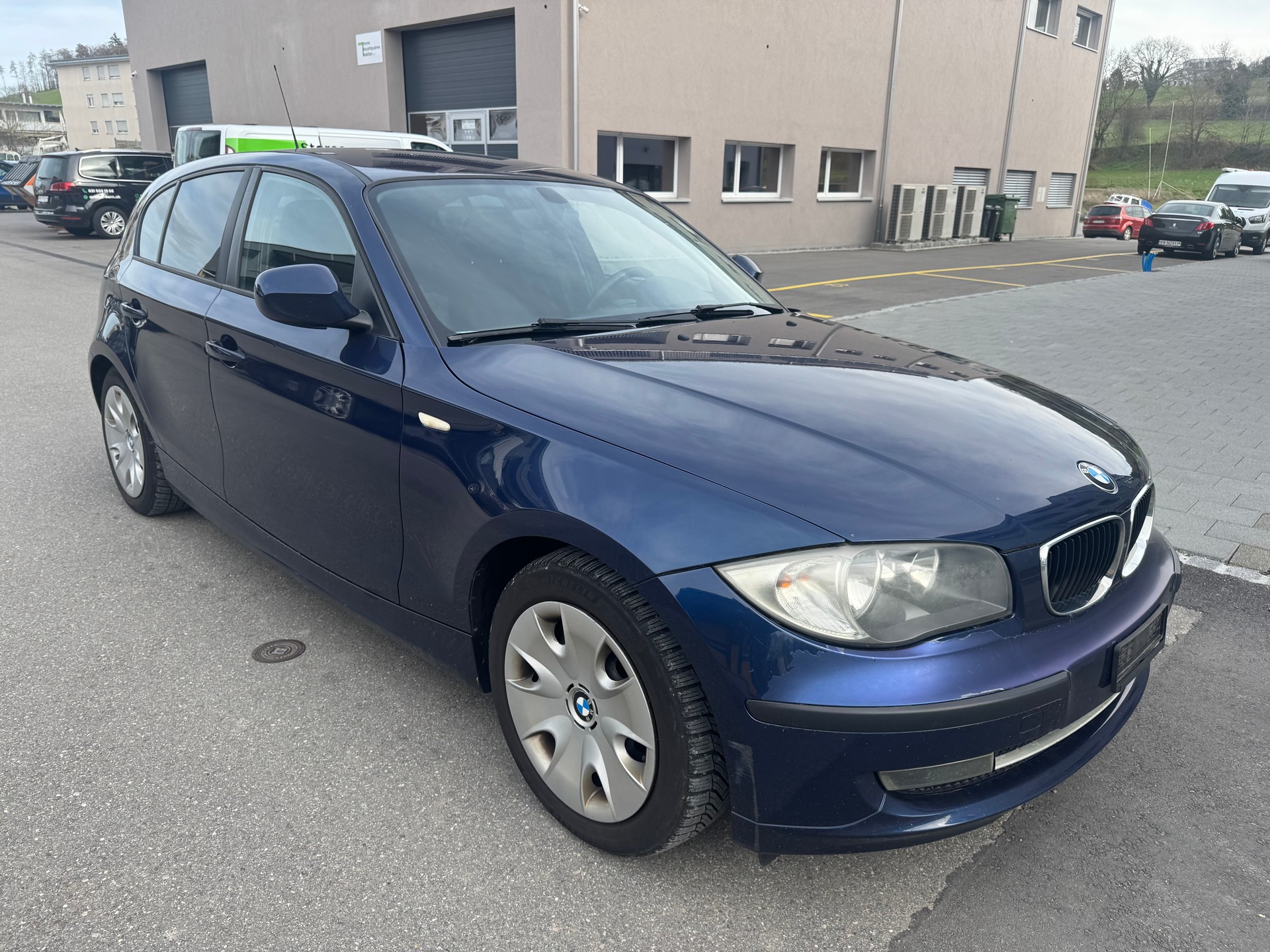 BMW 116i Dynamic Edition-image-2