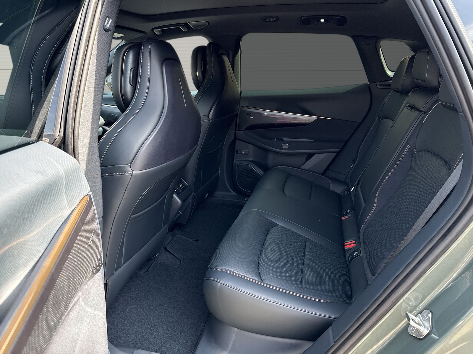 LYNK & CO 08 1.5 PHEV More-image-7