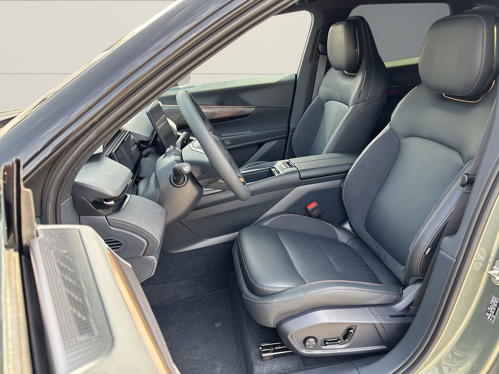 LYNK & CO 08 1.5 PHEV More-image-6