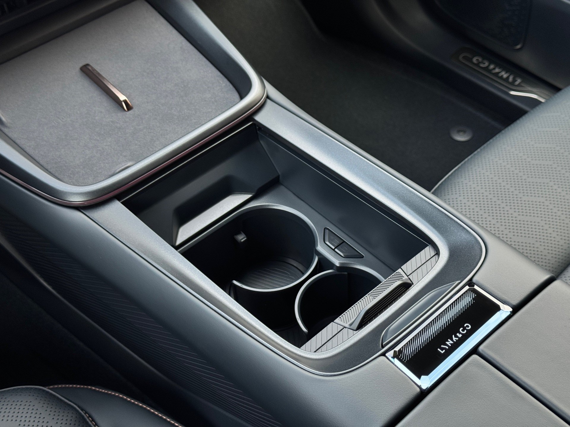 LYNK & CO 08 1.5 PHEV More-image-16