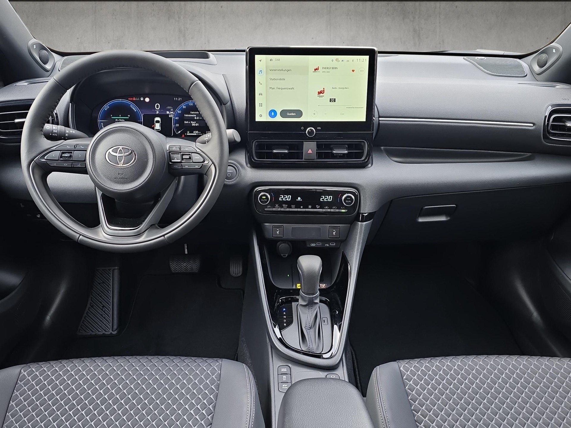 TOYOTA Yaris 1.5 VVT-i HSD Premium-image-10