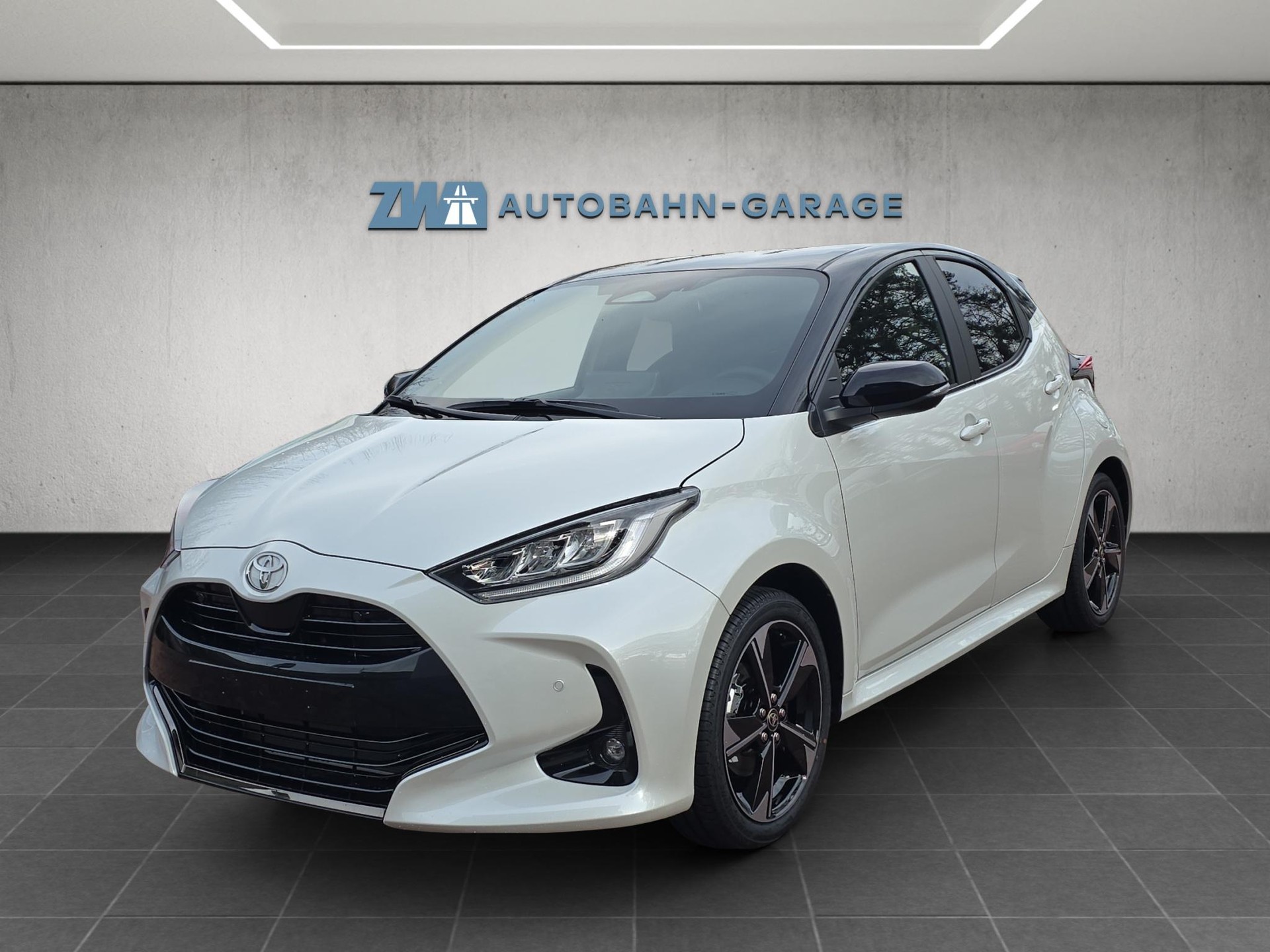 TOYOTA Yaris 1.5 VVT-i HSD Premium-image-0