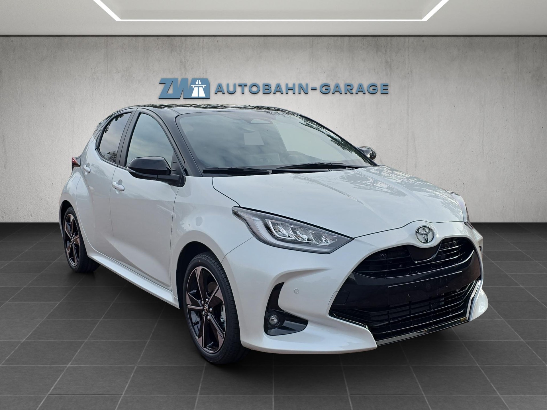 TOYOTA Yaris 1.5 VVT-i HSD Premium-image-6